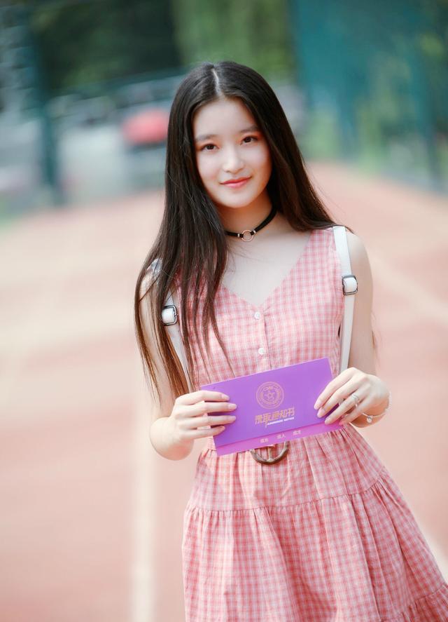 "小林青霞"柴蔚入学北音 青春洋溢成吴磊学妹