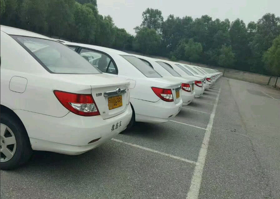 偶遇一批比亚迪f3教练车,商家:刚跑两万公里,1万随便挑