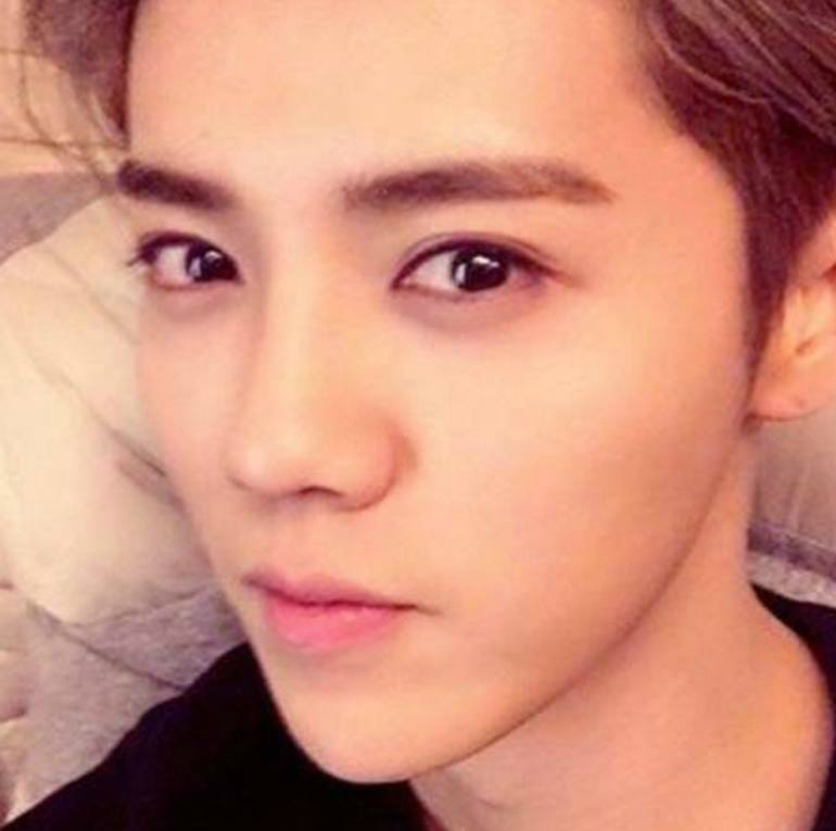 论眼睛最好看的男明星鹿晗倒二第一名让人意想不到