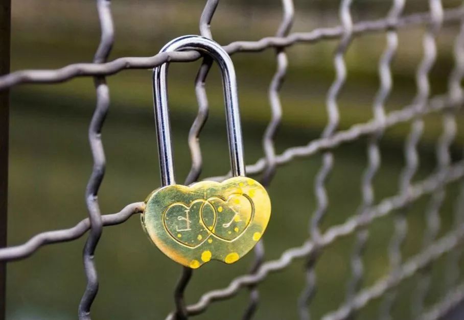 心理测试:4把心锁你会哪一个,测你容易陷入爱情的可能性有多高