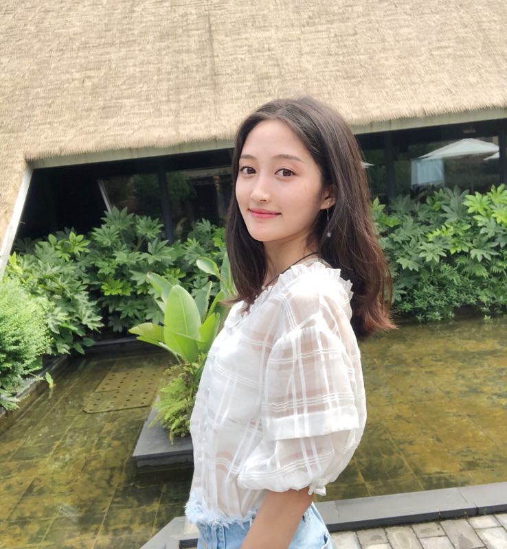 backtou-  姓名:慧慧儿身高:165cm体重:45kg爱好:交朋友/吃美食/旅行