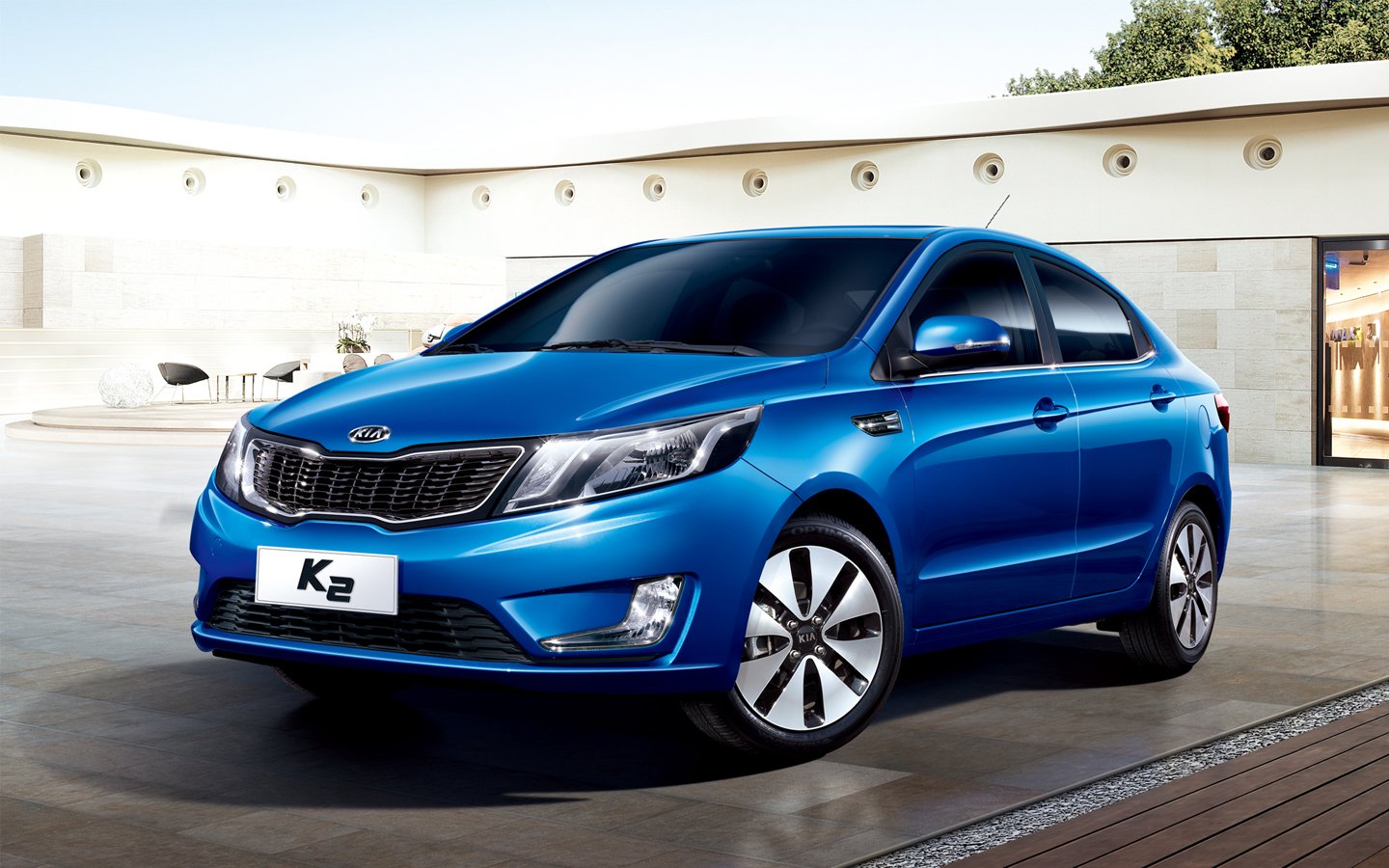 起亚k5在市场上是有着相当高的威望的,凭借着超高的颜值和还算不错的