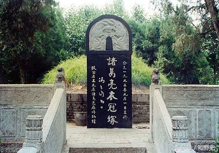 "诸葛亮"遗体惨遭四个关西壮汉抛尸荒野,刘婵得知后做了件一事