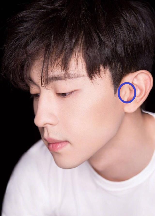 明星长相中的弱点,李易峰眼睛,邓伦耳朵,而她让人羡慕!