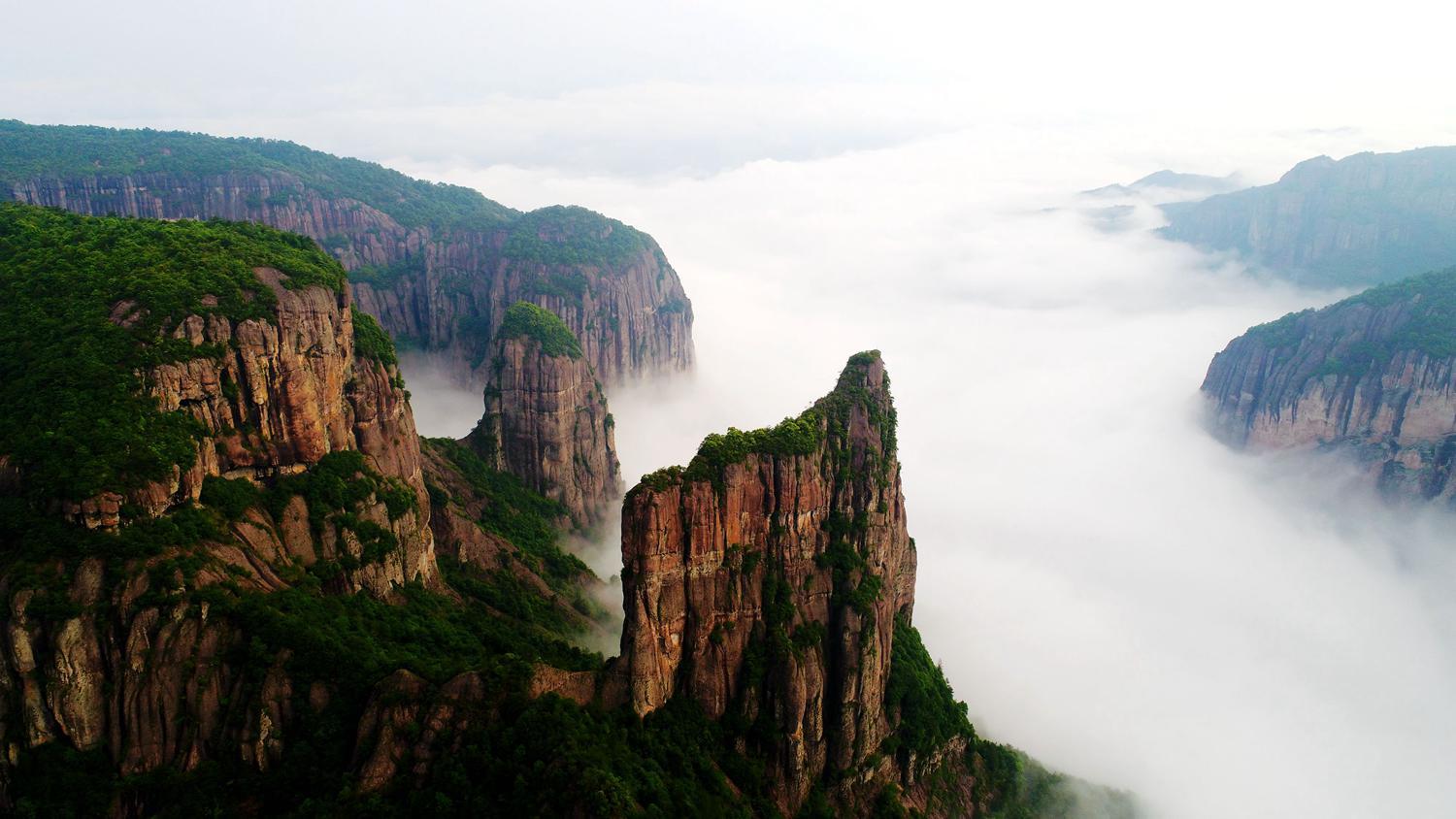 浙江仙居云雾缭绕景如画
