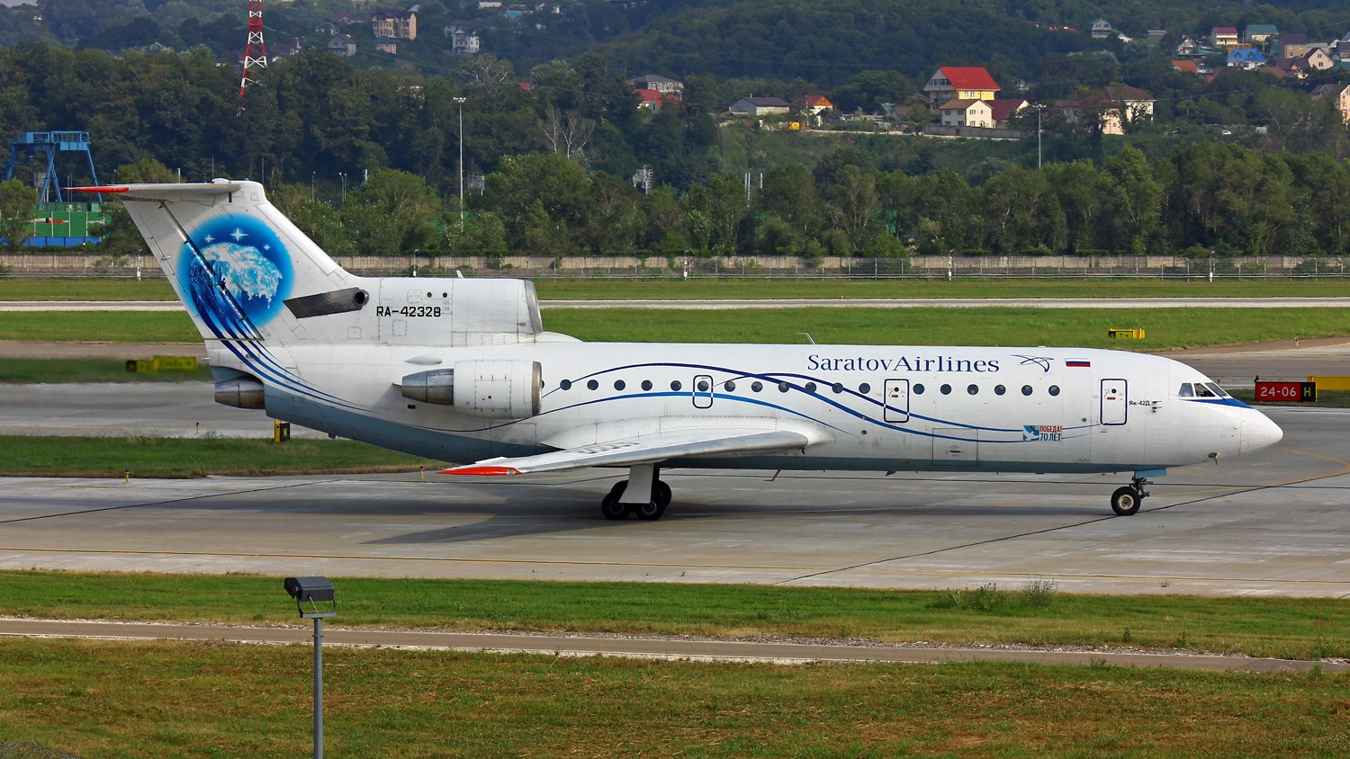 雅克40改进型苏联俄罗斯雅克42型轻型支线客机三发动机