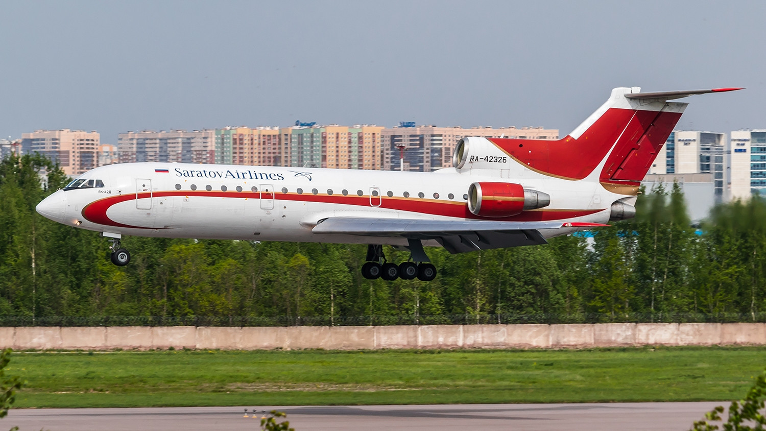 雅克40改进型苏联俄罗斯雅克42型轻型支线客机三发动机