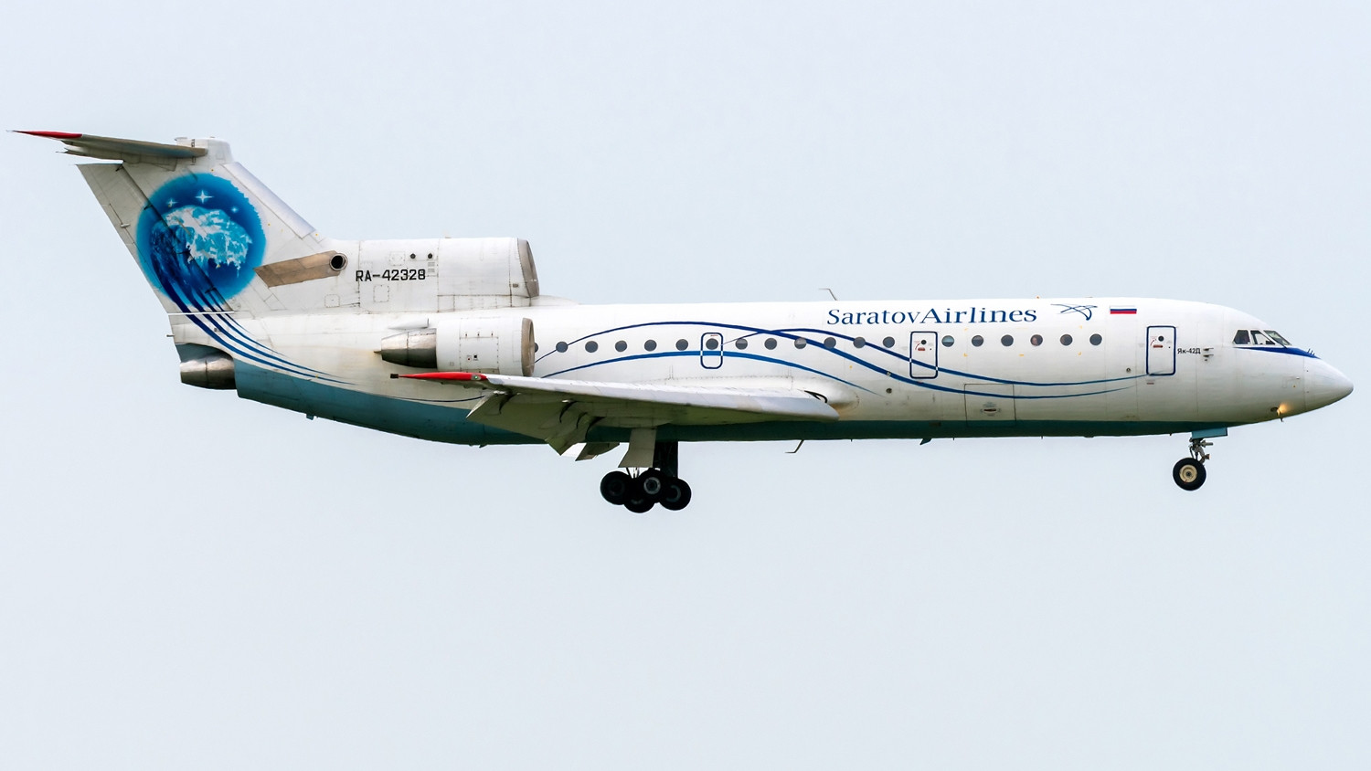 雅克40改进型苏联俄罗斯雅克42型轻型支线客机三发动机