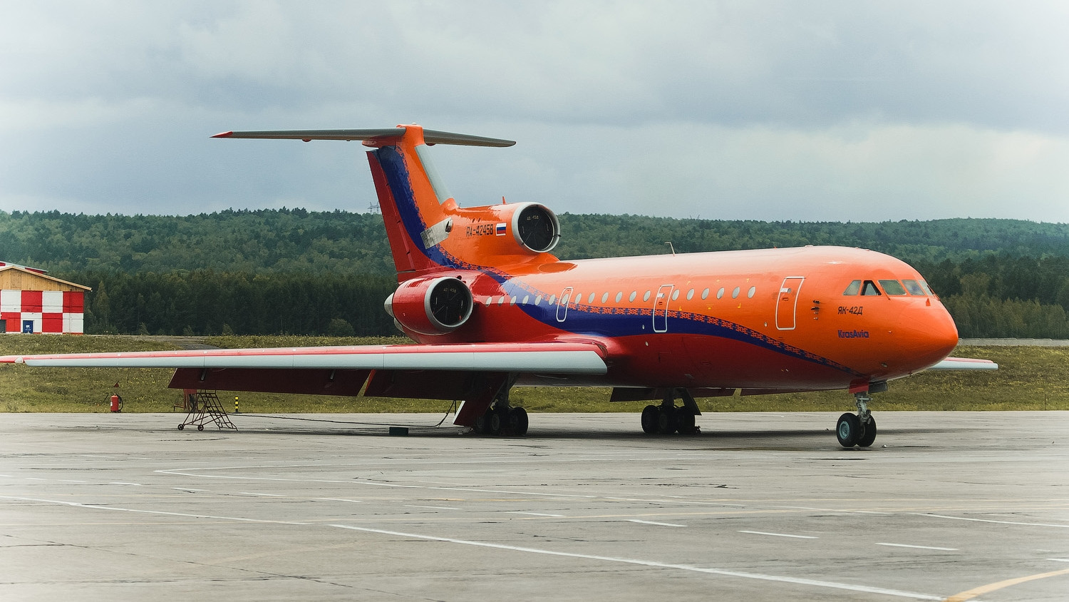 雅克40改进型苏联俄罗斯雅克42型轻型支线客机三发动机