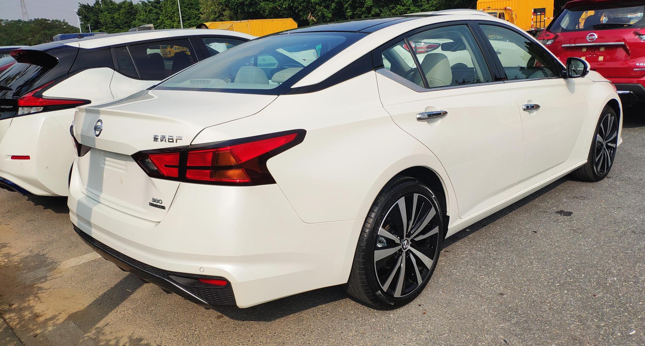 首批2019款日产天籁到店,移动大沙发秒变运动型男,叫板全新迈腾