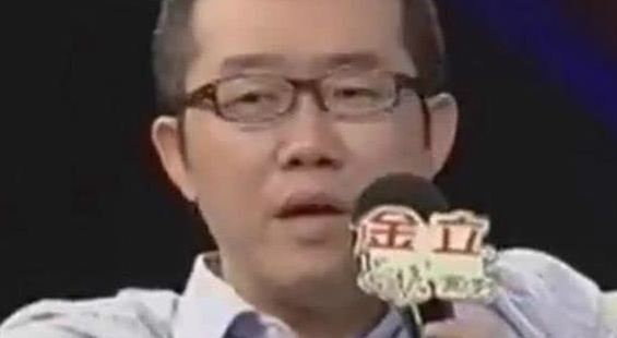 养女嫌家穷用三百块起家,三年买别墅和车送养