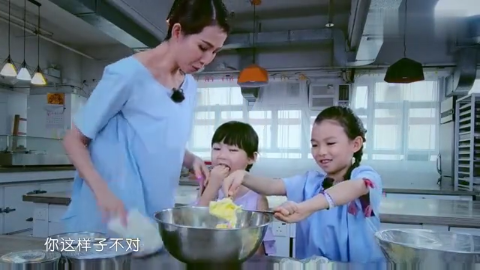 王牌对王牌:蔡少芬做传话游戏,心疼祖蓝一秒