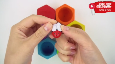 很火的一个手指游戏,推荐幼儿园老师观看,简单