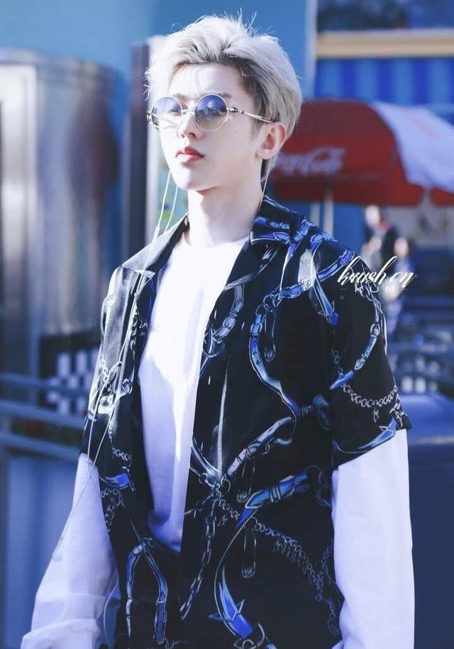 听说蔡徐坤最近很火?刷个牙都能上热搜?他是谁啊?
