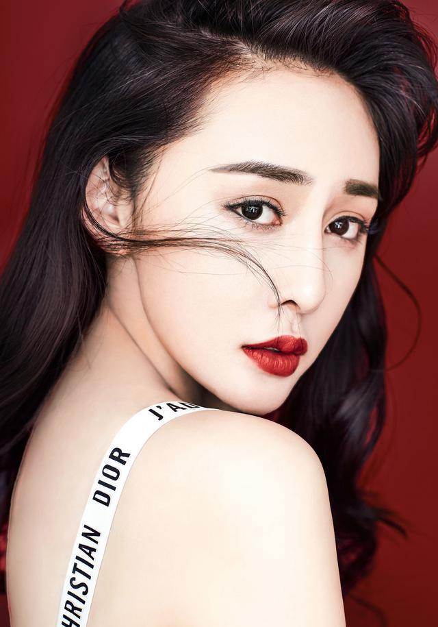 拼命三娘"小胡静"不但演技精湛, 还长得千娇百媚, 真是"虐狗"