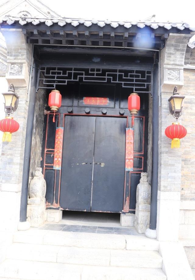 芙蓉街 芙蓉街正位于泉城济南的中心,南起泉城路,北至西花墙子街南口