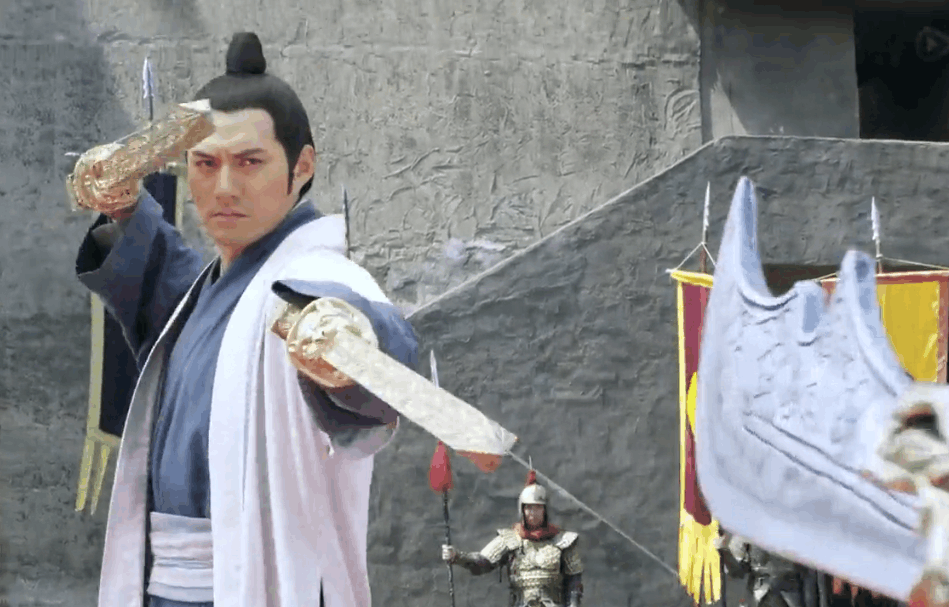 秦琼的父亲根本不叫秦彝也不是马鸣关守将而是一届文官