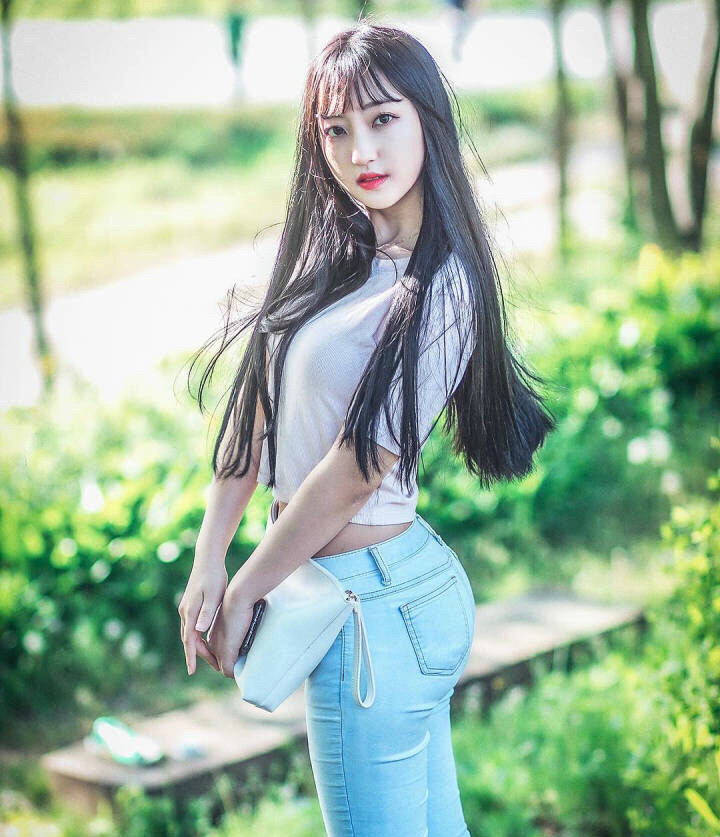 美图摄影,身材好的女孩子穿这种低腰牛仔裤真的很美