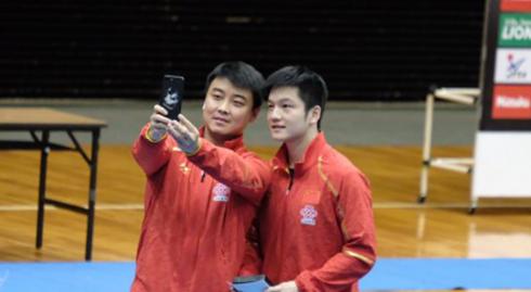 王皓樊振东微博互动祝贺!