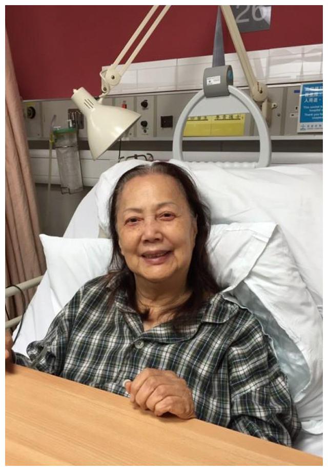 摔伤住院却无儿女探望,只有他一直陪在身边|周星驰|夏萍|摔伤_新浪网