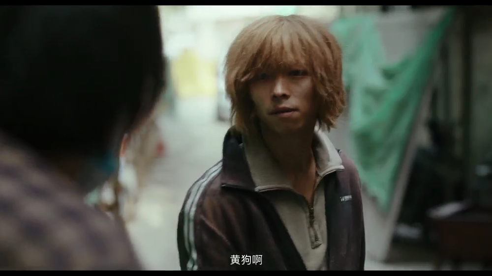 他在《我不是药神》中演彭浩,从非主流的黄毛到短发让人印象深刻