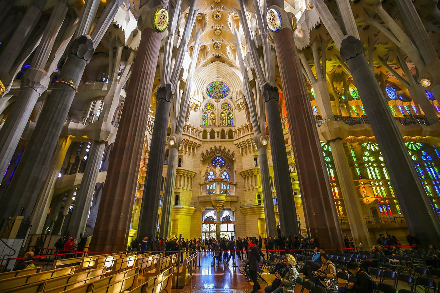 百年建筑奇迹 | 巴塞罗那圣家族大教堂,感受信仰的美学力量.