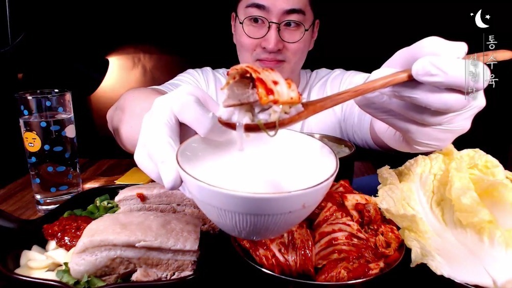 韩国吃播nado妹子 韩国特级食材 × 辣鸡面 美食