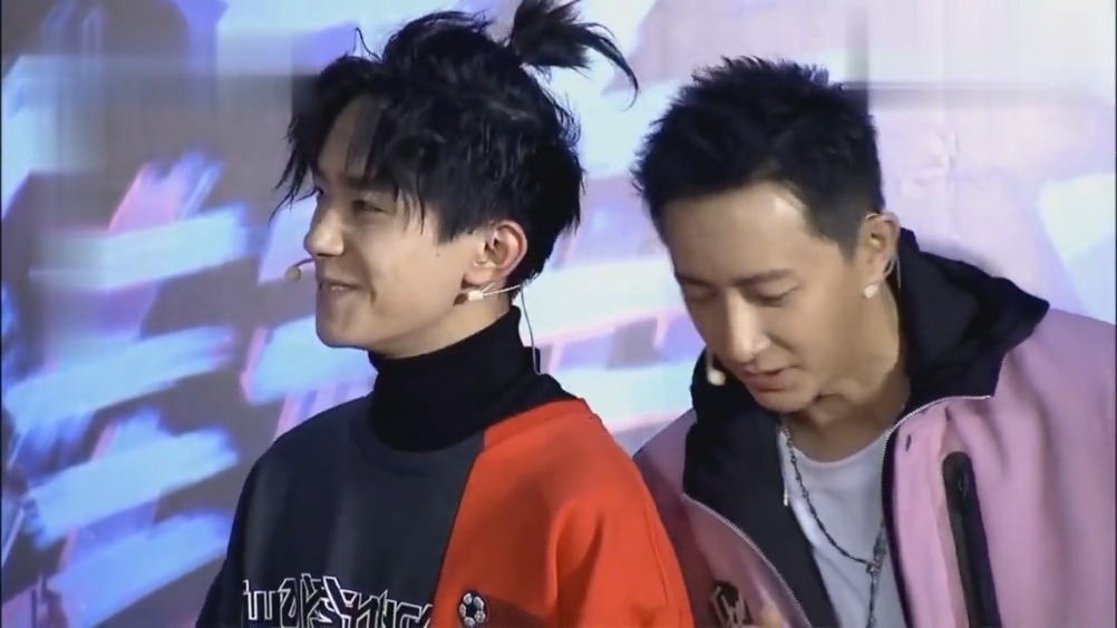 黄子韬"逼迫"易烊千玺说"我爱你",千玺也太听话了,被苏到!