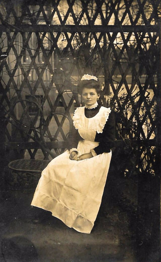 老照片二十世纪初的英国女佣2