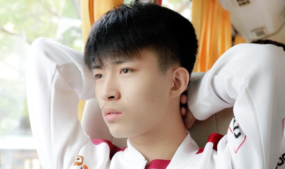 gk迎来首胜,黄大仙守约化身神枪手,网友:这子弹是带导航的!