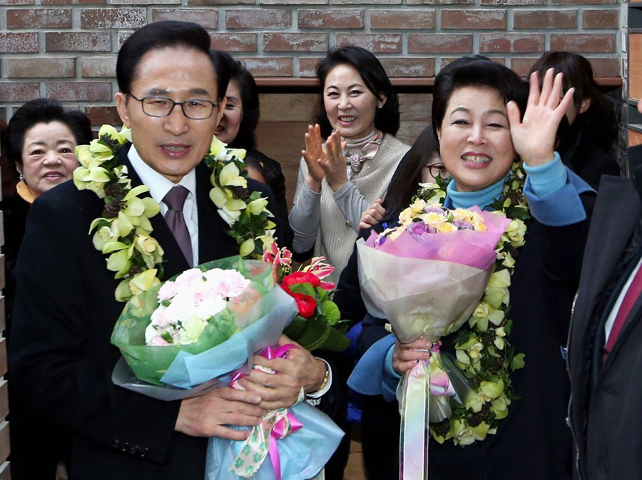 拒绝在看守所内接受审讯,李明博要学朴槿惠吗?