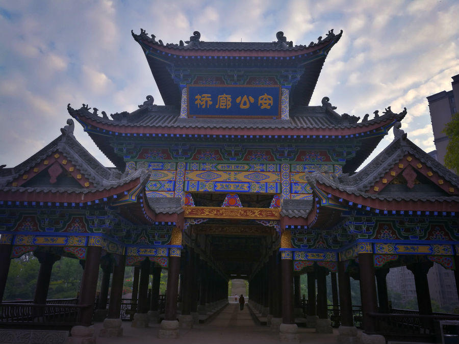 安丙家族墓地是南宋四川宣抚使,少师安丙及其家族墓地,位于四川省华蓥