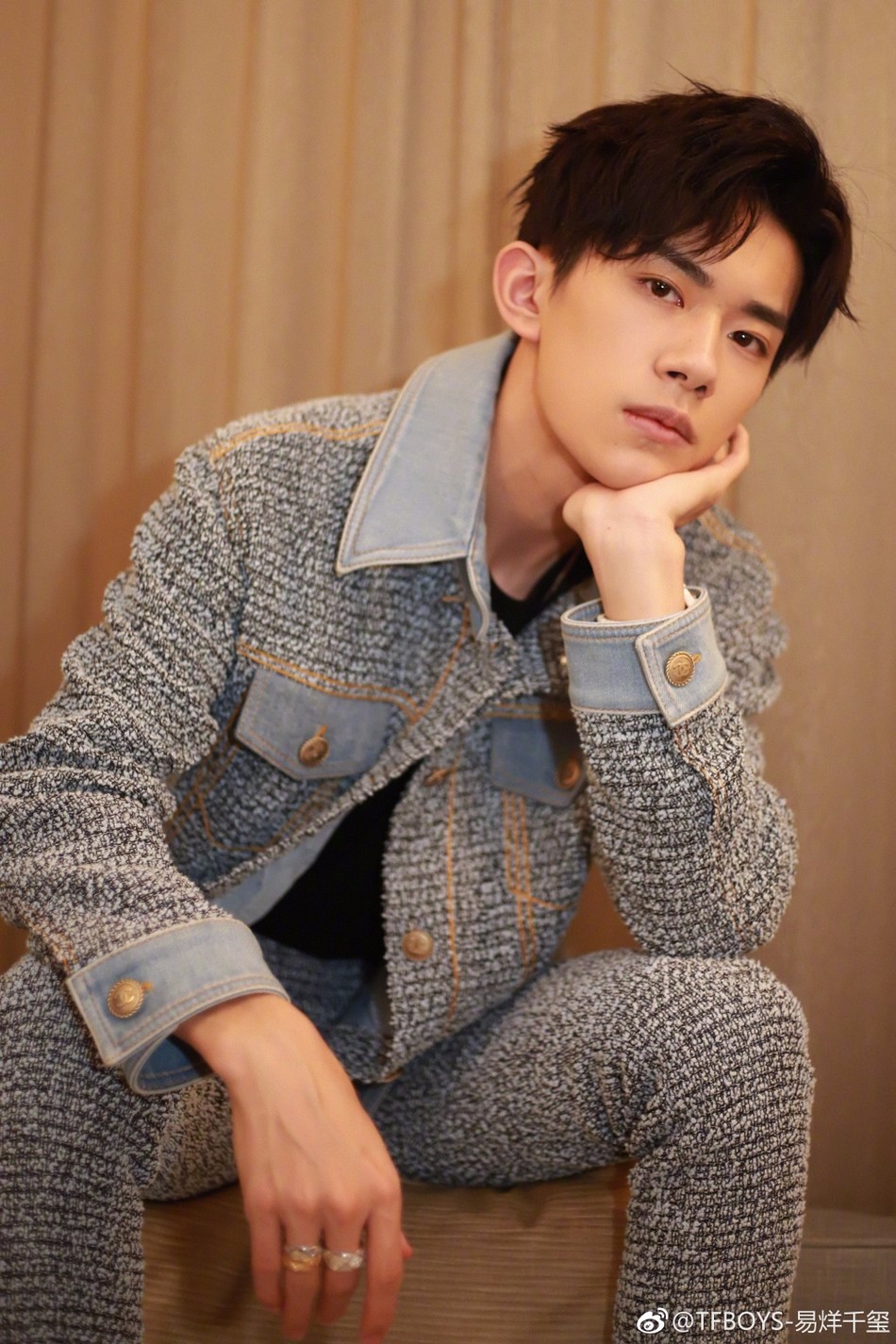 燃,这就是街舞3月21日凌晨,易烊千玺在微博晒出一组照片,什么也没说