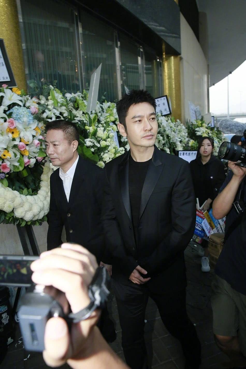 黄晓明生日,郭晓东晒大学毕业照送祝福,杨颖低