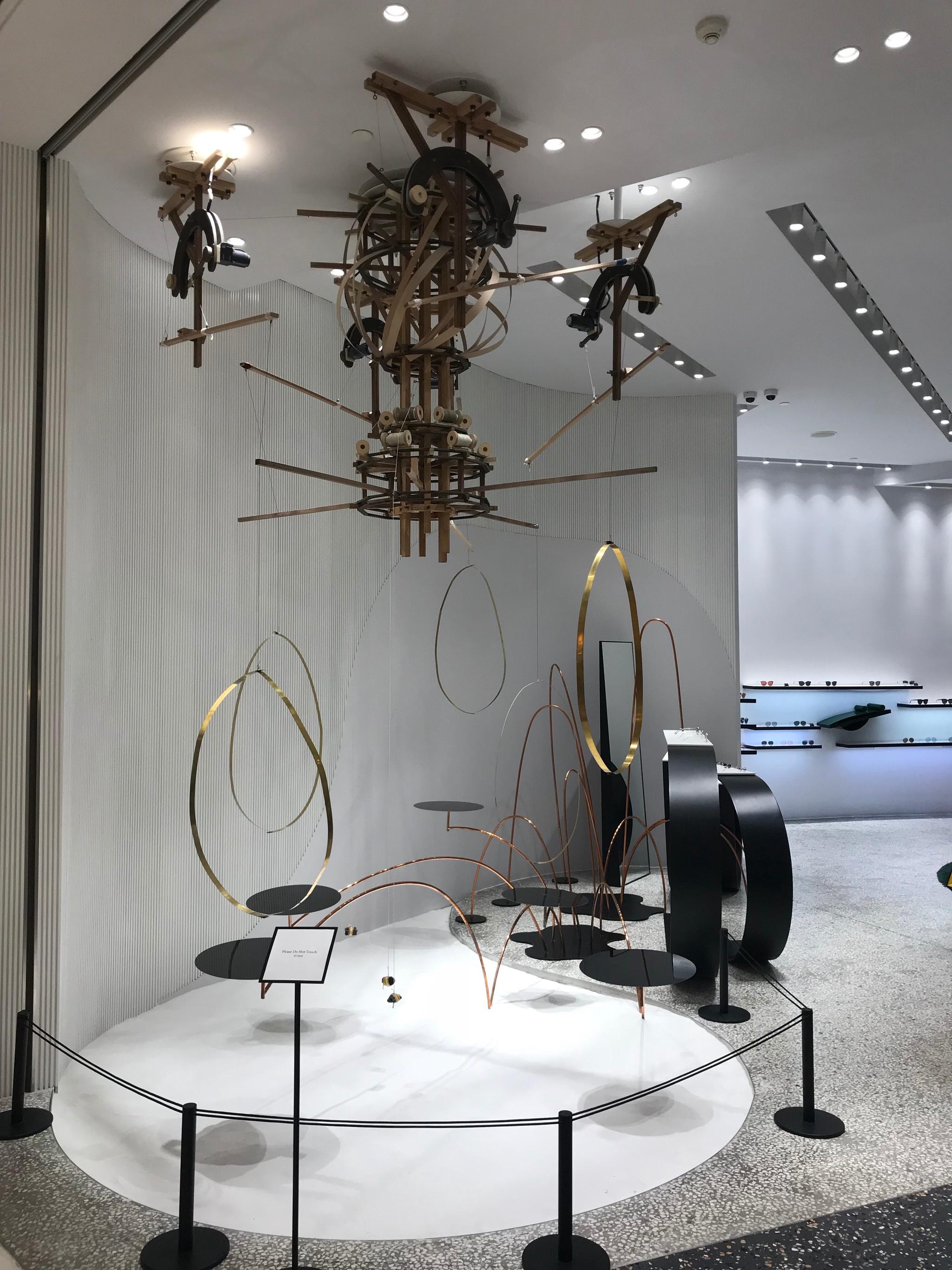 gentle monster 国金店,各种动态装置