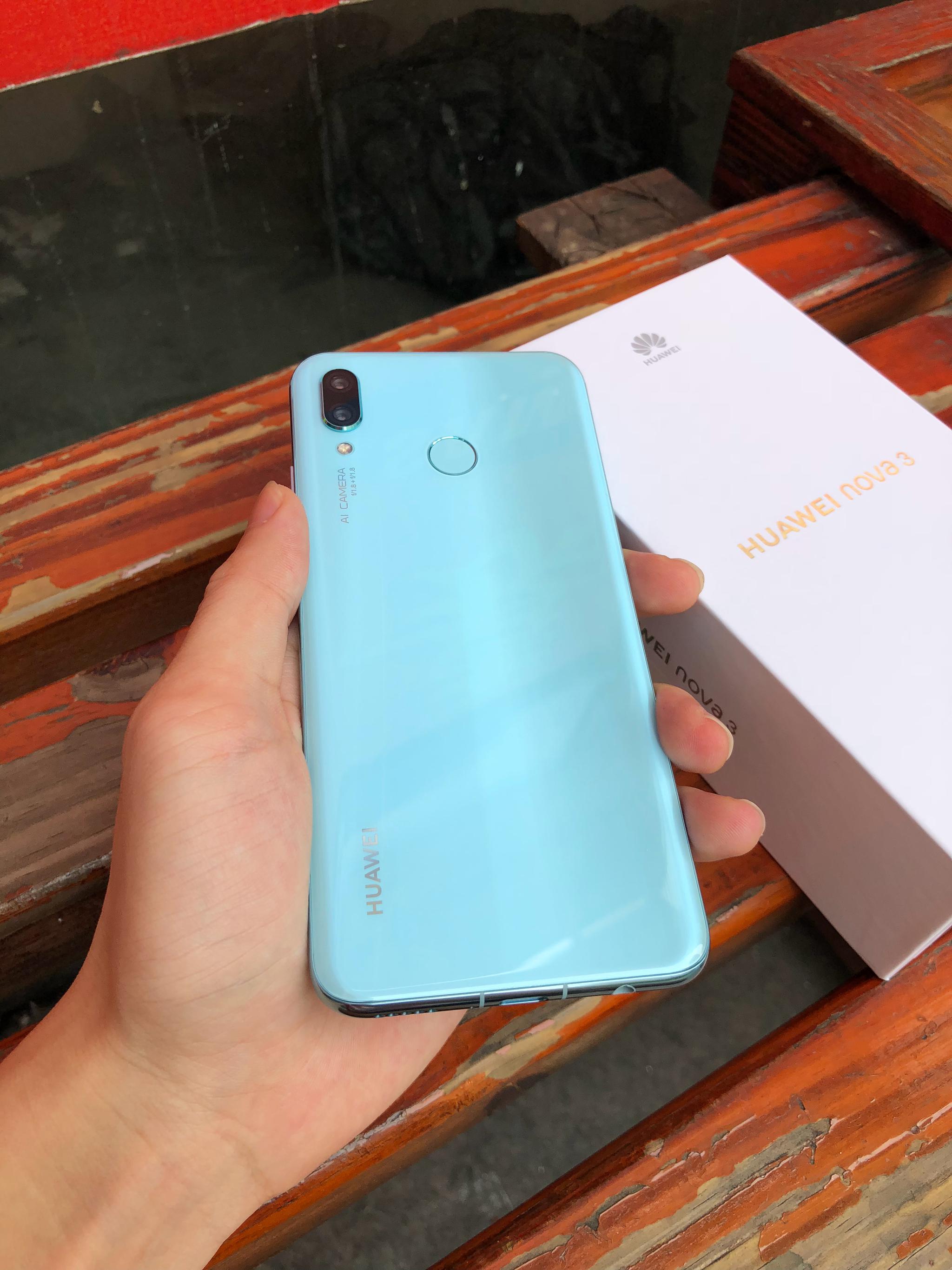 华为nova3首发开箱:高颜值浅艾蓝配色 6.3寸刘海全面屏