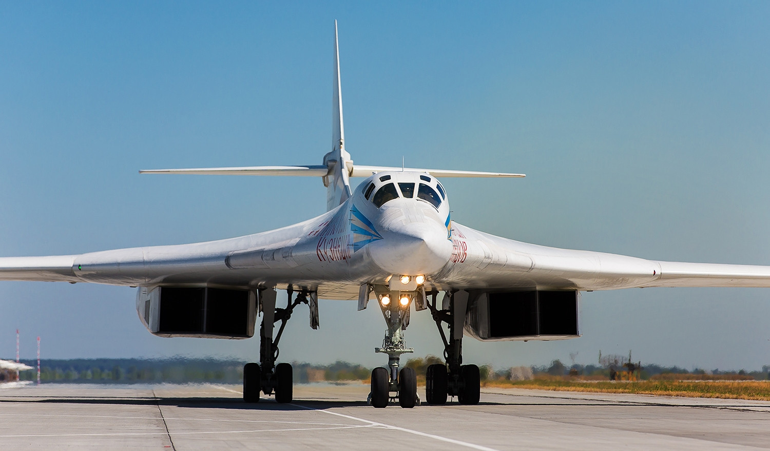 图160型战略轰炸机是俄罗斯空天军目前最为先进的战略轰炸机了