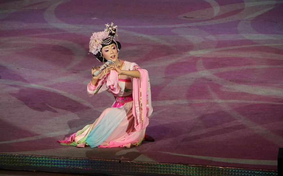 中国反串第一人, 因"星光大道"出名, 比李玉刚美, 却非常低调