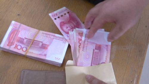 一万多元现金落在公交车上,扬州男子焦急中得知