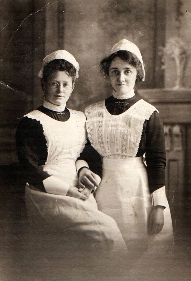 老照片二十世纪初的英国女佣3