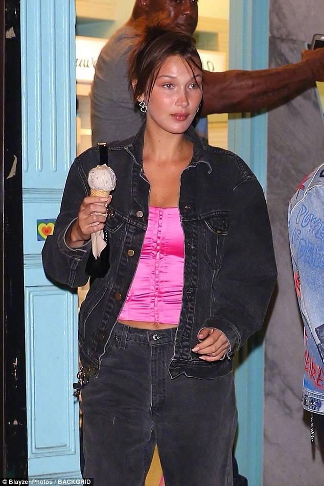 the weeknd和女友bella hadid在纽约一起外出的街拍