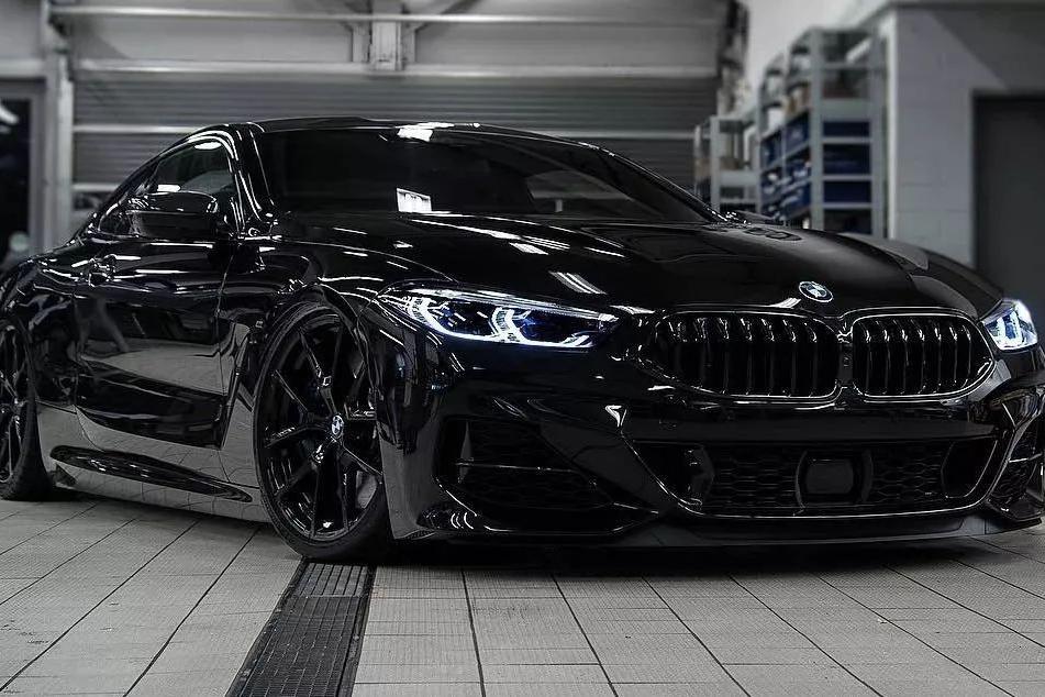 黑武士宝马m850i实拍!国内还没上市,别人已经玩起低趴了!