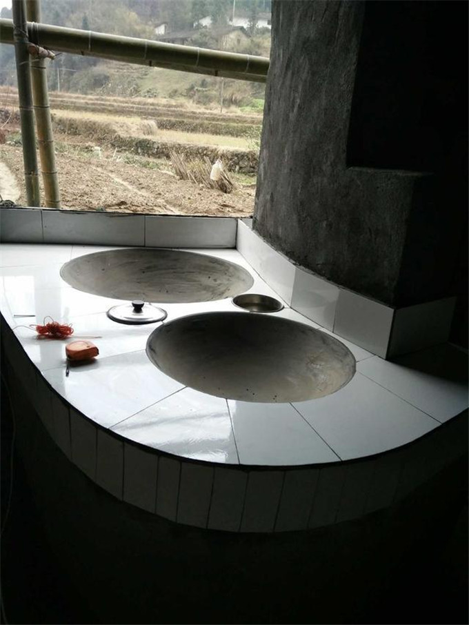 城里房子买不起,回乡下仅花30万盖一栋,厨房你们怕是没见