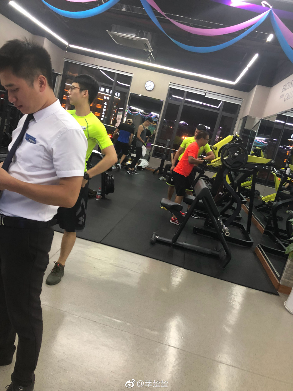 阮经天运动健身被拍在健身房里才能看出一个明星真实身材怎么样