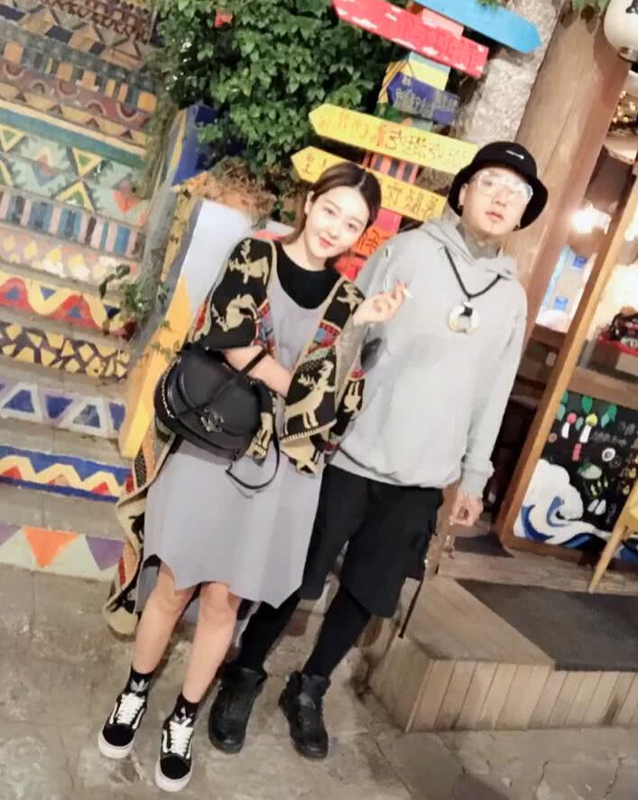 快手网红方丈公布老婆账号,一夜之间粉丝破百万