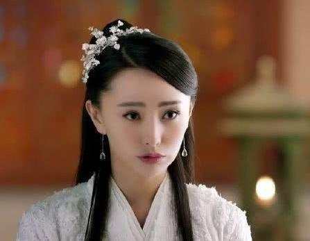 最后一个就是夜华的表妹织越公主,偷了少辛儿子元贞的破云扇,然后想着