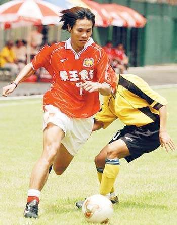 中国足坛传奇射手胡志军正式复出,48岁还征战中冠联赛