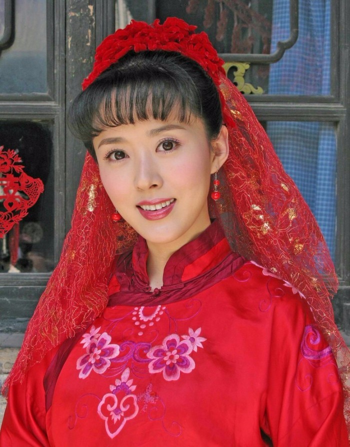 颜丹晨古装美图欣赏,最喜欢她在《宝莲灯》中嫦娥的造型了