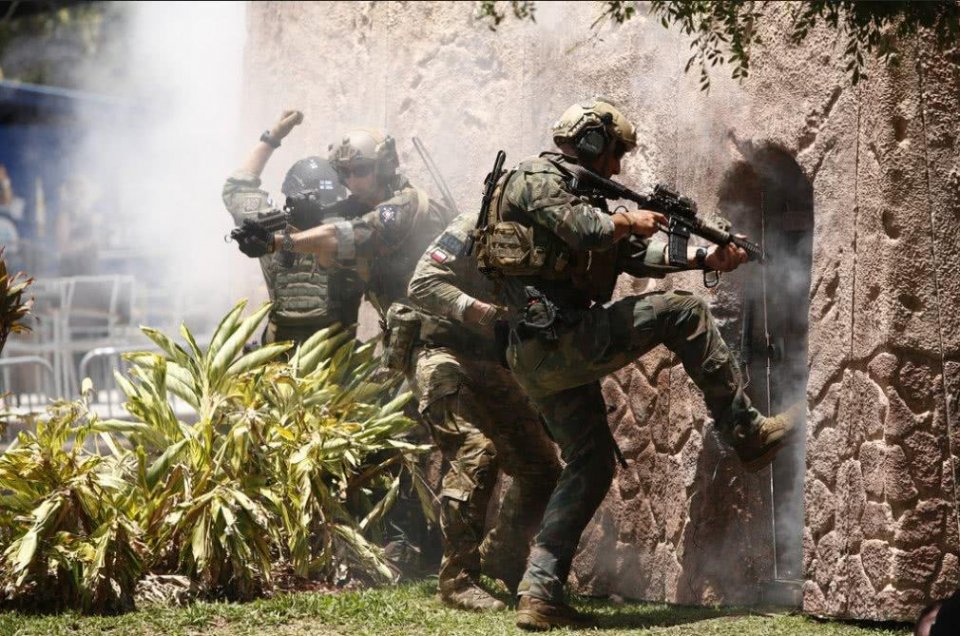 多国特种兵突袭与救援公开演示 美市长亲自扮演"人质"|坦帕|特种部队