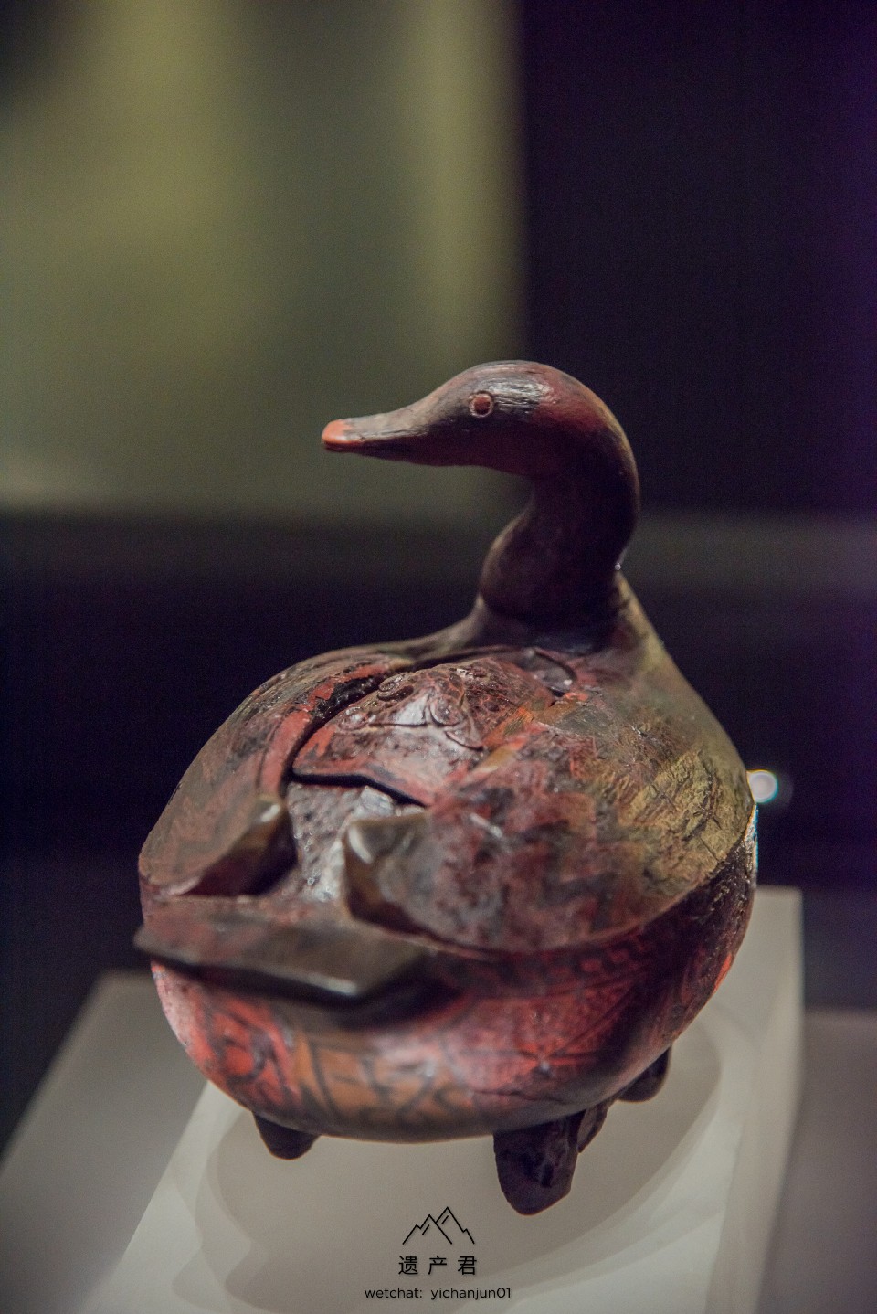 湖北省博物馆藏· 战国时期彩绘乐舞图鸳鸯形漆盒